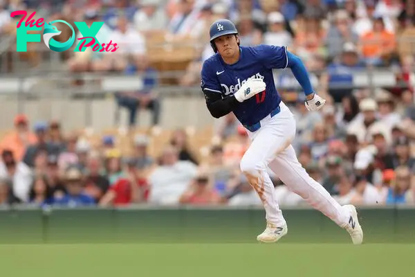 Shohei Ohtani, #17 of the Los Angeles Dodgers, runs the bases.
