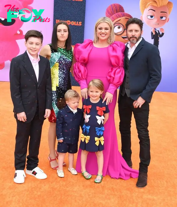 Kelly Clarkson and Brandon Blackstock with their kids