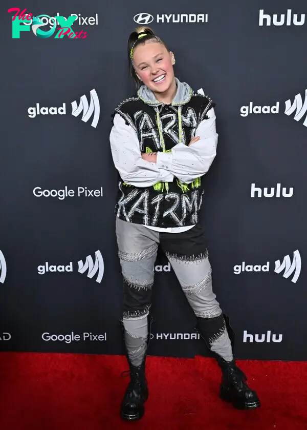 JoJo Siwa smiling at the 35th Annual GLAAD Media Awards in 2024