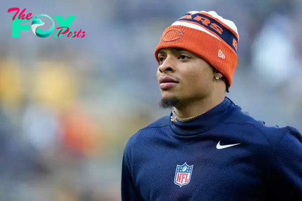 GREEN BAY, WISCONSIN - JANUARY 07: Justin Fields #1 of the Chicago Bears looks on prior to the game against the Green Bay Packers at Lambeau Field on January 07, 2024 in Green Bay, Wisconsin.   Patrick McDermott/Getty Images/AFP (Photo by Patrick McDermott / GETTY IMAGES NORTH AMERICA / Getty Images via AFP)