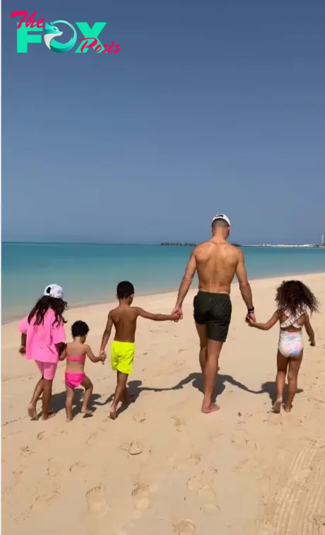 Cristiano Ronaldo with his kids on a Saudi Arabian Island. 