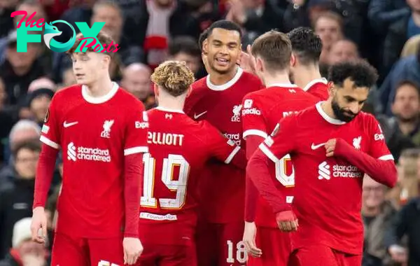 Liverpool (United Kingdom), 14/03/2024.- Cody Gakpo of Liverpool (C) celebrates with his teammates after scoring the 6-1 goal during the UEFA Europa League Round of 16, second leg soccer match between Liverpool FC and Sparta Prague, in Liverpool, Britain, 14 March 2024. (Reino Unido, Praga) EFE/EPA/PETER POWELL EDITORIAL USE ONLY. No use with unauthorized audio, video, data, fixture lists, club/league logos, 'live' services or NFTs. Online in-match use limited to 120 images, no video emulation. No use in betting, games or single club/league/player publications.
