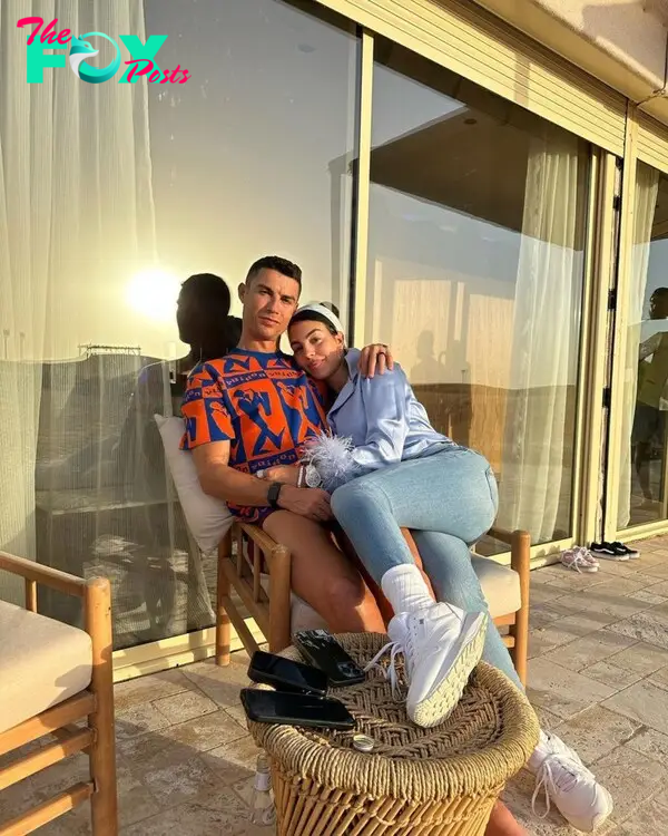 Cristiano Ronaldo and Georgina Rodríguez cuddling outside. 