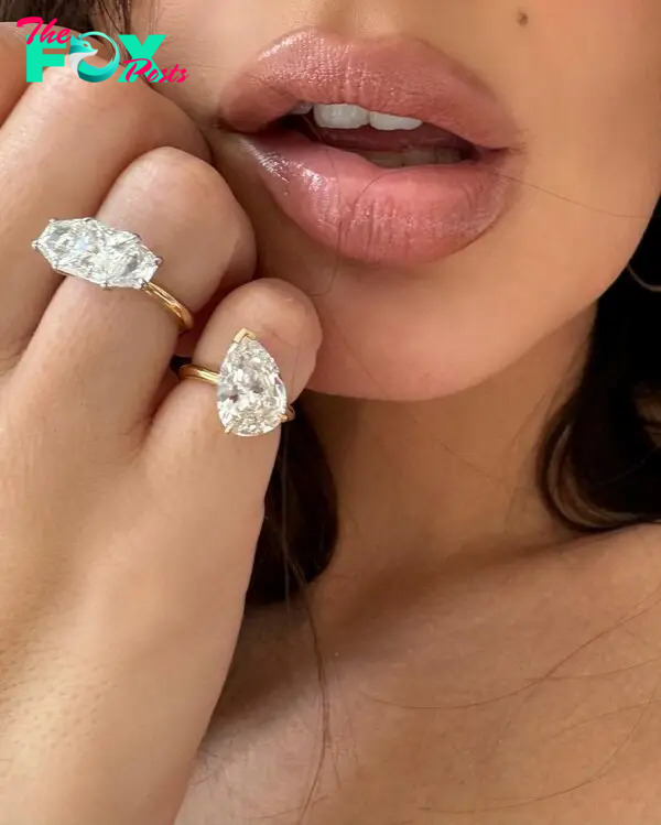 Emily Ratajkowski wearing her Alison Lou divorce rings. 