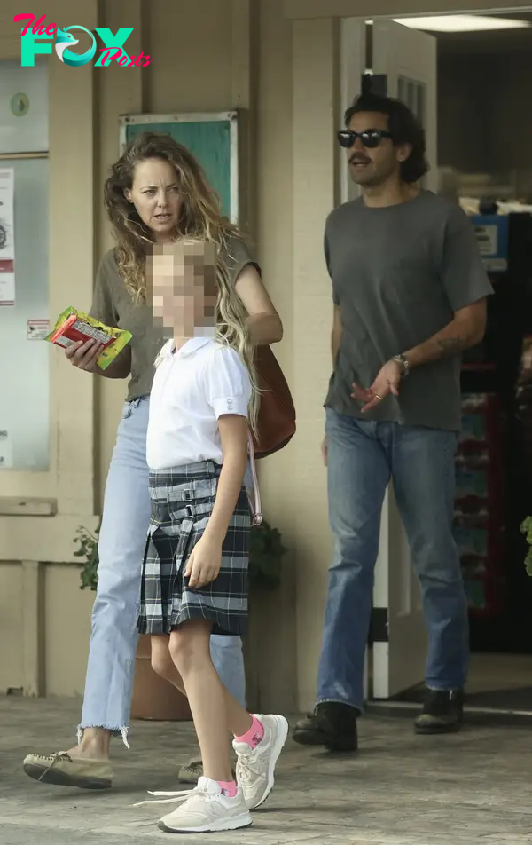 Bijou Phillips, her daughter and Danny Masterson