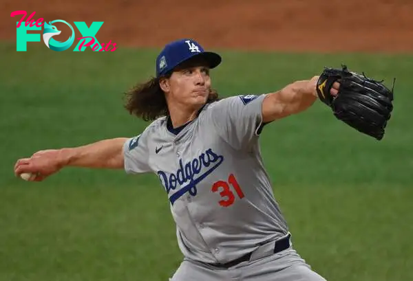 Los Angeles Dodgers pitcher Tyler Glasnow pitches.