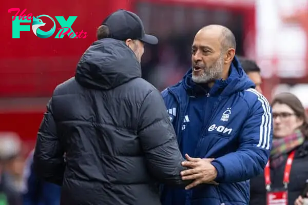 NOTTINGHAM, ENGLAND - Saturday, March 2, 2024: Liverpool's manager Jürgen Klopp (L) and Nottingham Forest's manager Nuno Espírito Santo during the FA Premier League match between Nottingham Forest FC and Liverpool FC at the City Ground. Liverpool won 1-0. (Photo by David Rawcliffe/Propaganda)