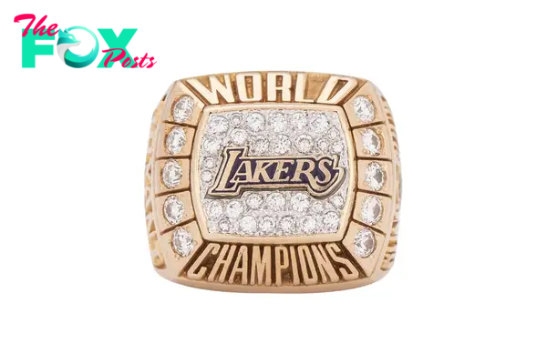 The 2000 NBA championship ring Kobe Bryant gifted his dad, Joe Bryant.
