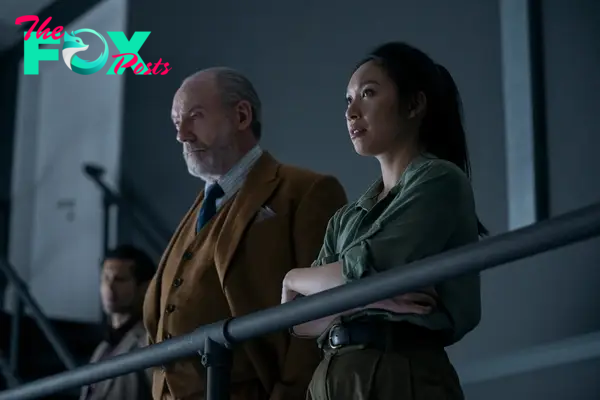 Liam Cunningham as Wade and Jess Hong as Jin in episode 8 of 3 Body Problem.