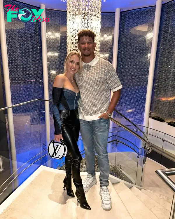  Brittany and Patrick Mahomes smile 