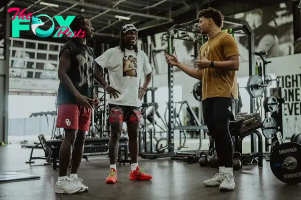 Patrick Mahomes with his teammates Hollywood Brown and Rashee Rice in the gym