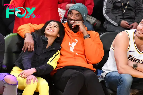 Kobe Bryant and Gianna Bryant at a game in 2019.