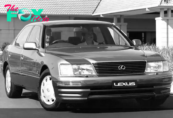 Over the course of its first generation (1990-1994), the Lexus LS received a few minor updates to keep it competitive in the rapidly evolving luxury car market. 