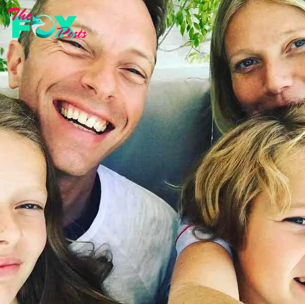 Gwyneth Paltrow, Chris Martin, and children smiling in selfie.