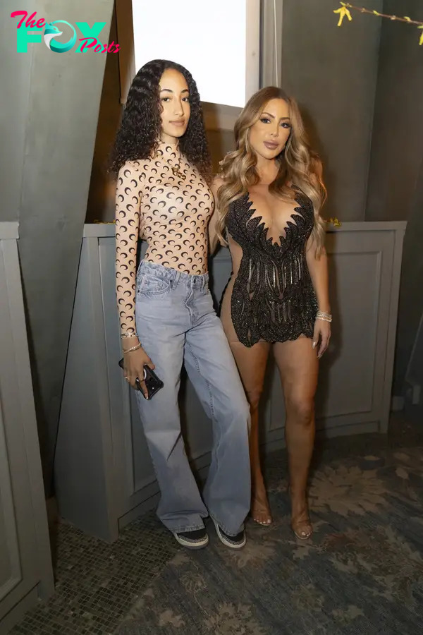 Sophia Pippen and Larsa Pippen posing together