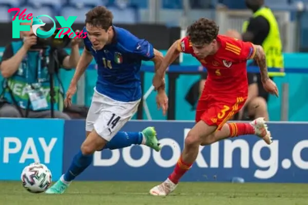 ROME, ITALY - Sunday, June 20, 2021: Italy's Federico Chiesa (L) and Wales' Neco Williams during the UEFA Euro 2020 Group A match between Italy and Wales at the Stadio Olimpico. (Photo by David Rawcliffe/Propaganda)