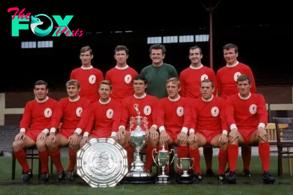 GBYR49 Soccer - Football League Division One - Liverpool Photocall. Squad photo: 1966/67 Back row: Geoff Strong, Chris Lawler, Tommy Lawrence, Gerry Byrne, Tommy Smith. Front row: Ian Callaghan, Roger Hunt, Gordon Milne, Ron Yeats, Peter Thompson, Ian St John, Willie Stevenson