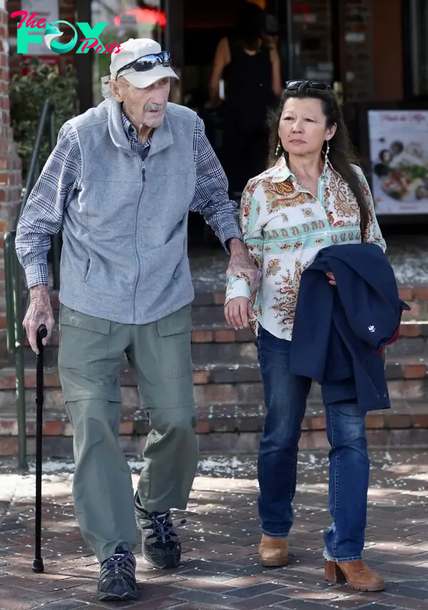 Gene Hackman and his wife Betsy Arakawa at Pappadeaux's in Santa Fe, New Mexico.