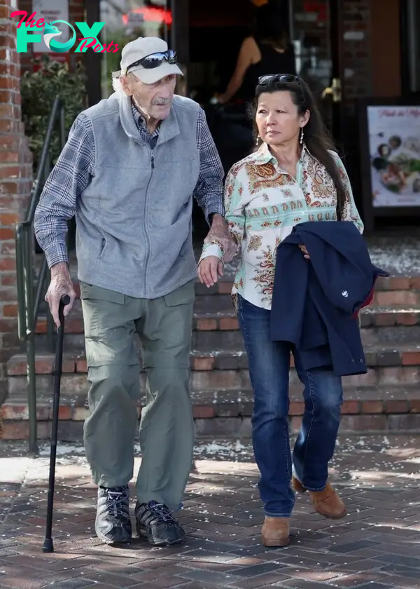 Gene Hackman and his wife Betsy Arakawa at Pappadeaux's in Santa Fe, New Mexico.