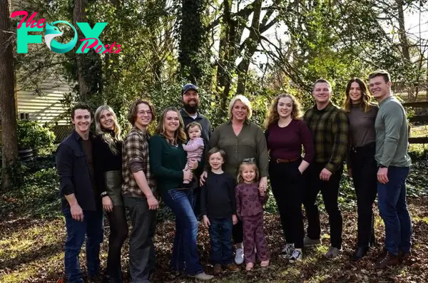 'Sister Wives' star Janelle Brown with her family 
