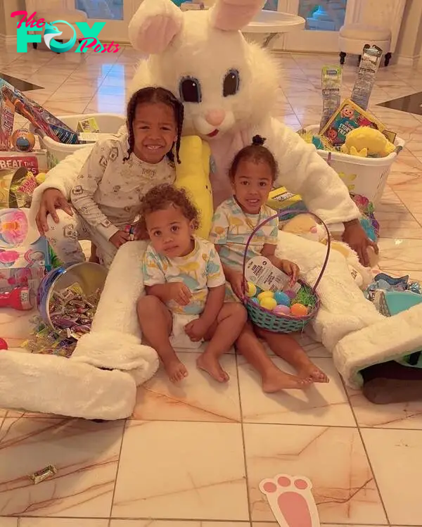 Nick Canon spends time with kids on Easter Sunday