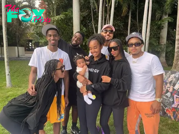 Sean "Diddy" Combs with his seven kids.
