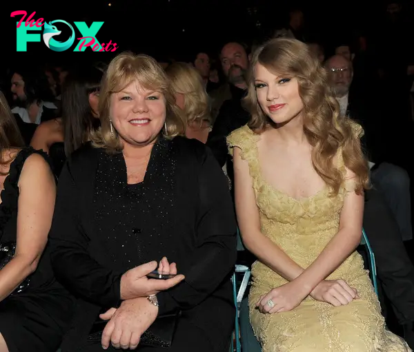 Taylor Swift and Andrea Swift
