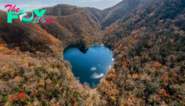 Hồ nước hình trái tim lãng mạn nhất Nhật Bản - 2