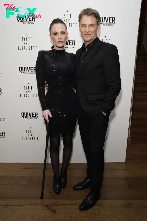 Anna Paquin, Stephen Moyer posing together 