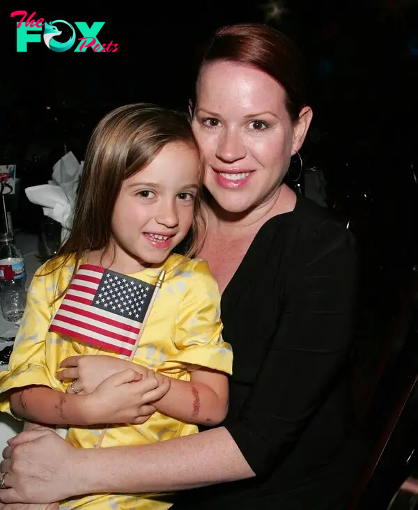 Molly Ringwald with her daughter 