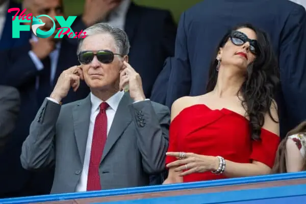 LONDON, ENGLAND - Sunday, August 13, 2023: Liverpool's owner John W. Henry (L) and wife Linda Pizzuti before the FA Premier League match between Chelsea FC and Liverpool FC at Stamford Bridge. (Pic by David Rawcliffe/Propaganda)