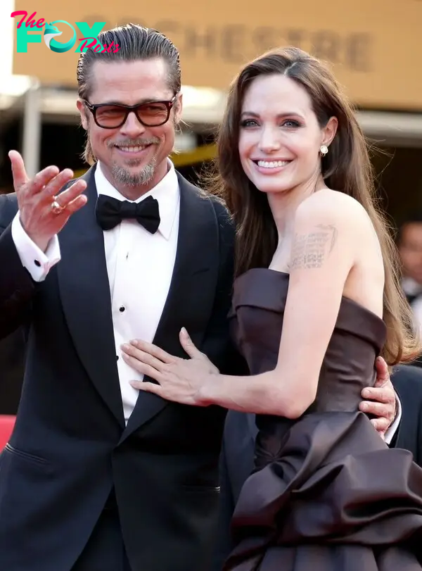  Angelina Jolie (R) and Brad Pitt 