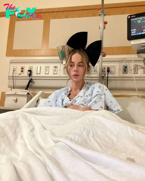 Kate Beckinsale in a hospital bed. 