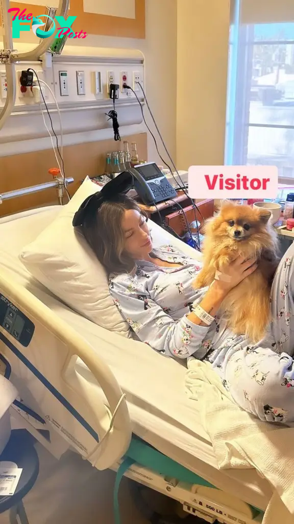 Kate Beckinsale and her dog in the hospital. 