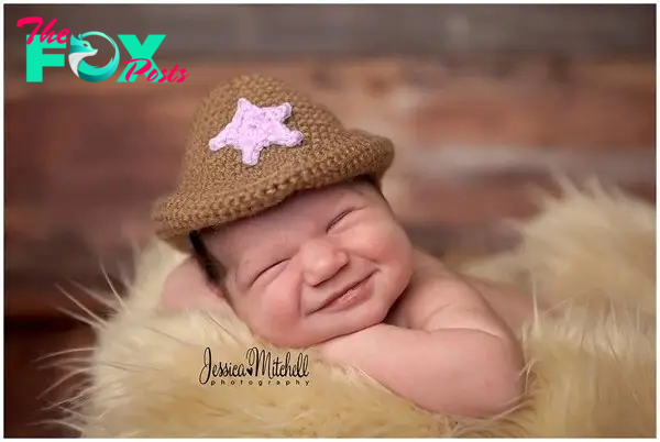 Ecstatic with the photo of the baby smiling while sleeping 10