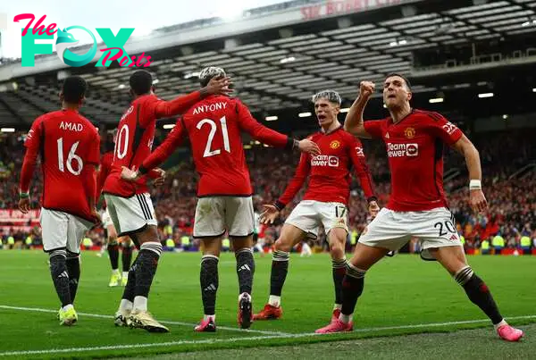 Soccer Football - FA Cup - Quarter Final - Manchester United v Liverpool - Old Trafford, Manchester, Britain - March 17, 2024 Manchester United's Antony celebrates scoring their second goal with Amad Diallo, Marcus Rashford, Alejandro Garnacho and Diogo Dalot REUTERS/Molly Darlington