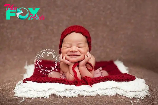 Ecstatic with the photo of the baby smiling while sleeping 11