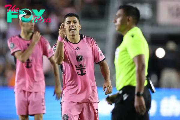 FORT LAUDERDALE, FLORIDA - APRIL 03: Luis Su�rez #9 of Inter Miami reacts during the second half against Monterrey in the quarterfinals of the Concacaf Champions Cup - Leg One at Chase Stadium on April 03, 2024 in Fort Lauderdale, Florida.   Megan Briggs/Getty Images/AFP (Photo by Megan Briggs / GETTY IMAGES NORTH AMERICA / Getty Images via AFP)