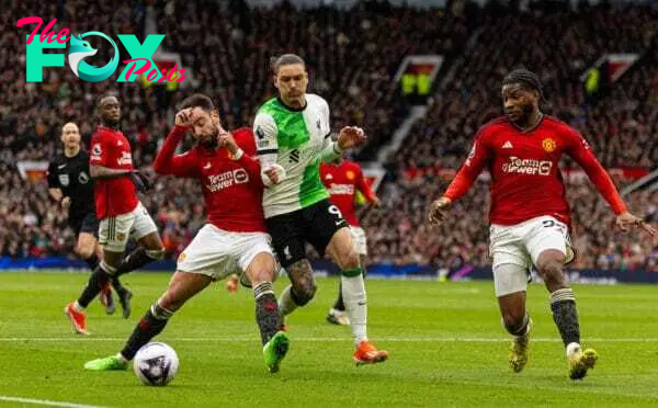MANCHESTER, ENGLAND - Sunday, April 7, 2024: Liverpool's Darwin Núñez (C) is challenged by Manchester United's captain Bruno Fernandes during the FA Premier League match between Manchester United FC and Liverpool FC at Old Trafford. (Photo by David Rawcliffe/Propaganda)
