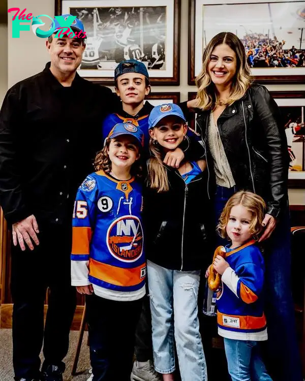 Carson Daly with his family
