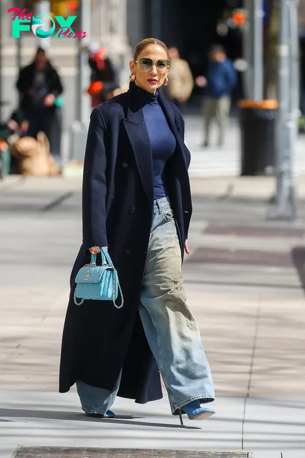 Jennifer Lopez wearing dirty jeans around New York City