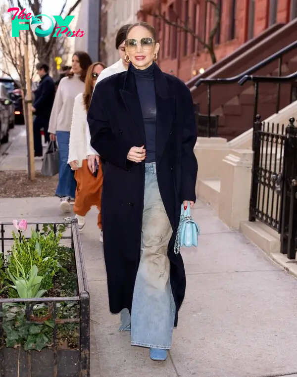 Jennifer Lopez wearing dirty jeans around New York City