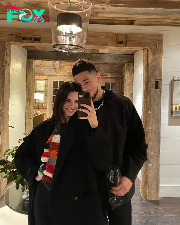 A mirror selfie of Devin Booker and Kendall Jenner.