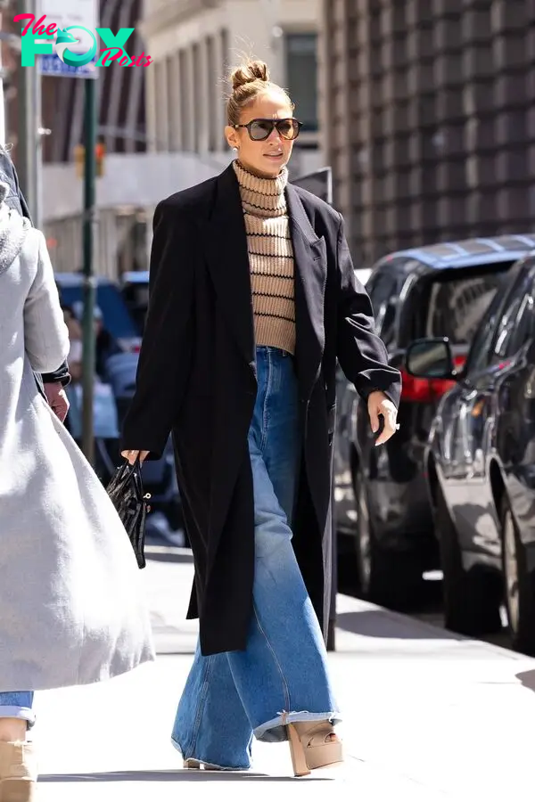 Jennifer Lopez walking in New York City