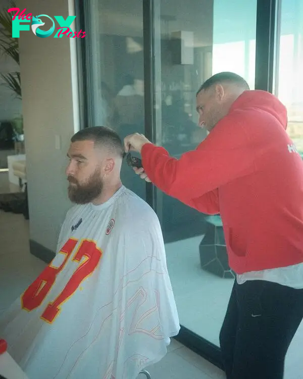 Travis Kelce getting his haircut