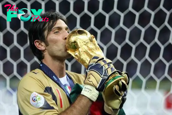 Italian goalkeeper Gianluigi Buffon kiss