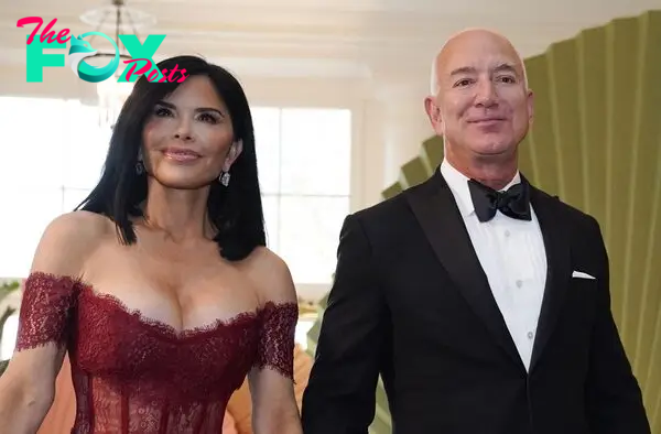 Jeff Bezos and Lauren Sanchez smile as they arrive at the White House.