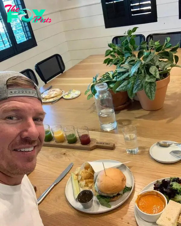 Chip Gaines selfie with food