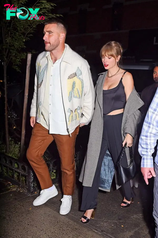 Taylor Swift and Travis Kelce holding hands.