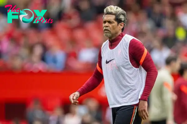 MANCHESTER, ENGLAND - Saturday, May 21, 2022: Liverpool's Abel Xavier during the pre-match warm-up before the MUFC Foundation friendly 'Legends of the North' match between Manchester United FC Legends and Liverpool FC Legends at Old Trafford. (Pic by David Rawcliffe/Propaganda)